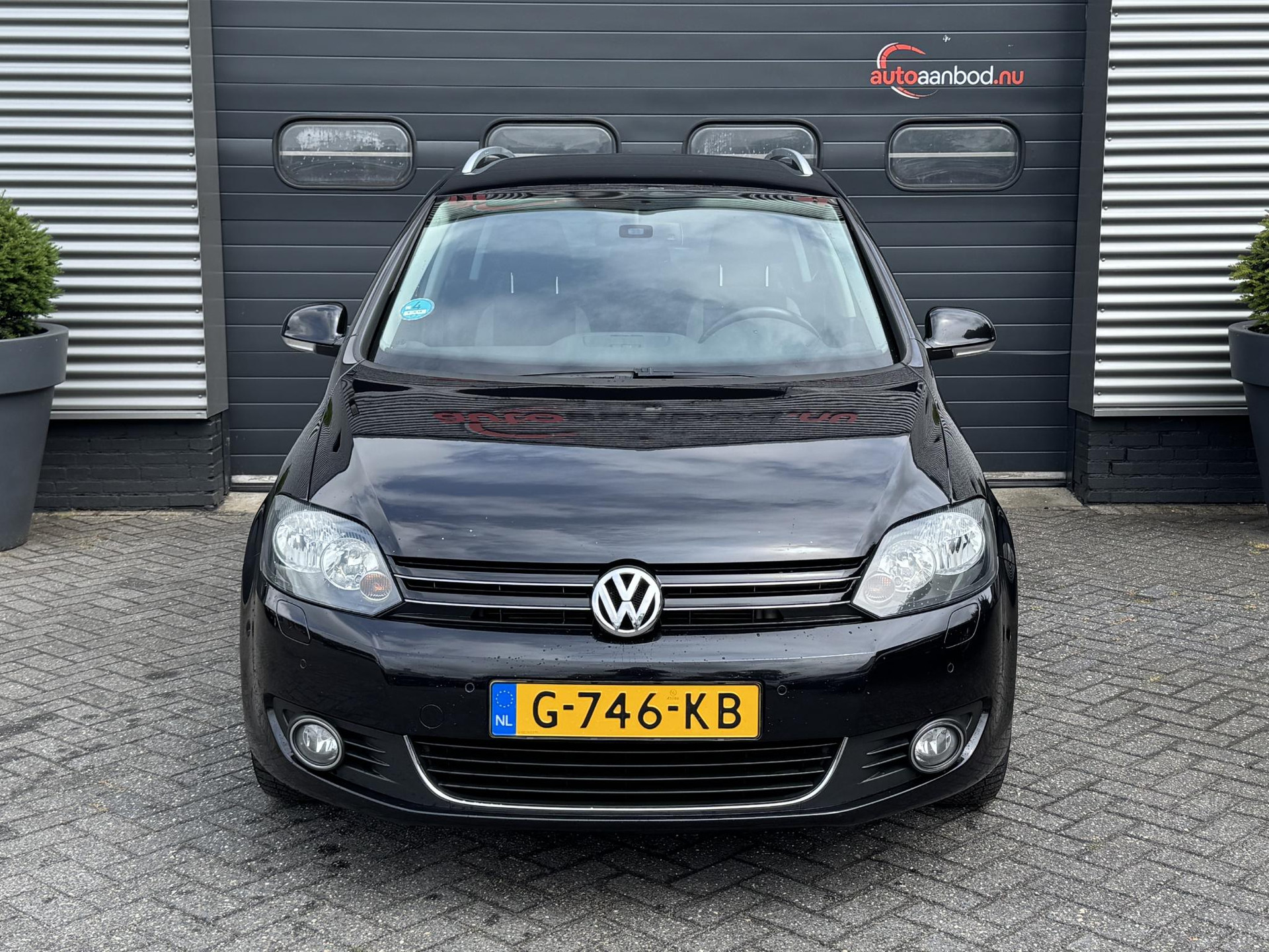 45467454-5.jpg