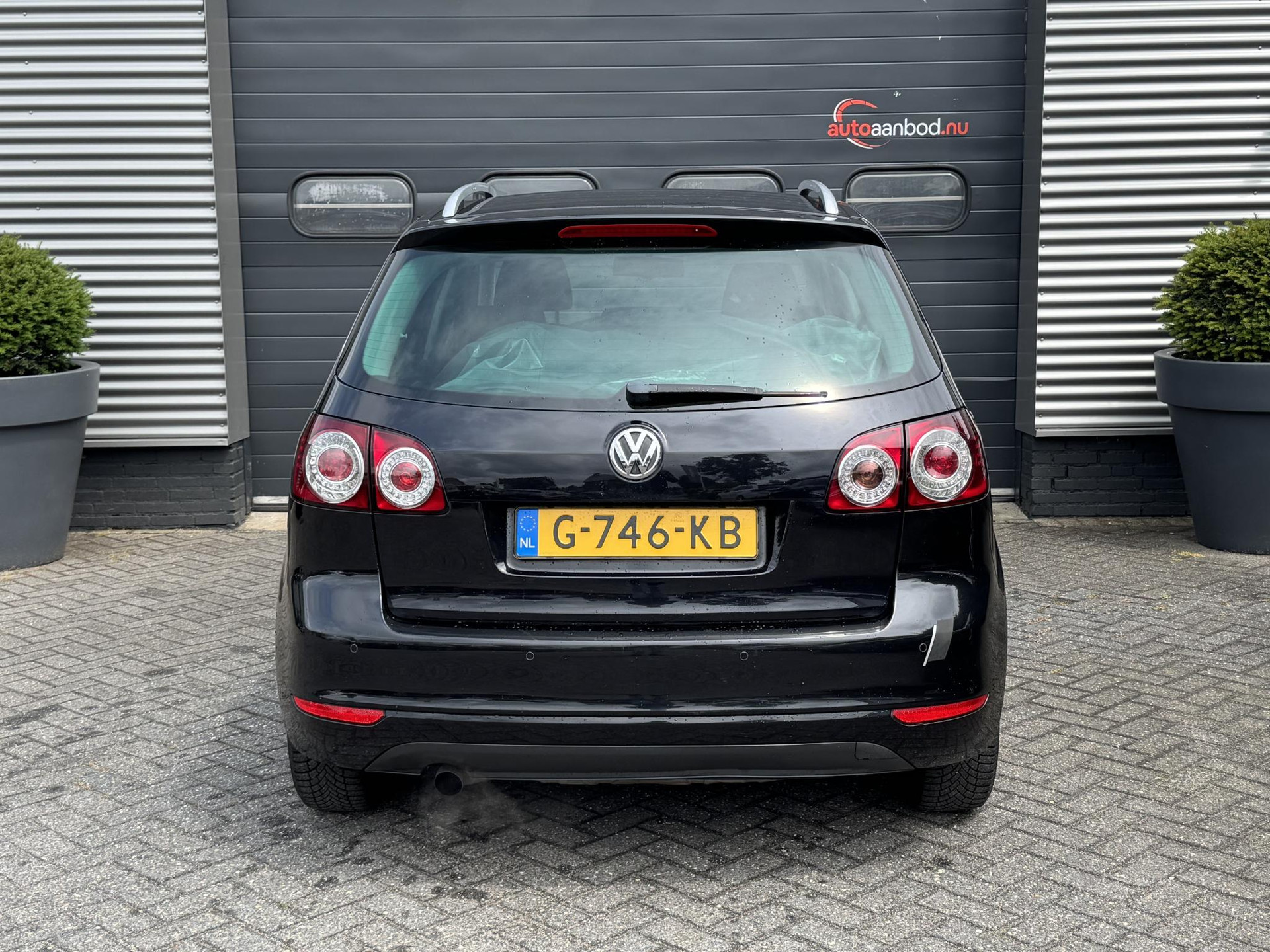 45467454-6.jpg