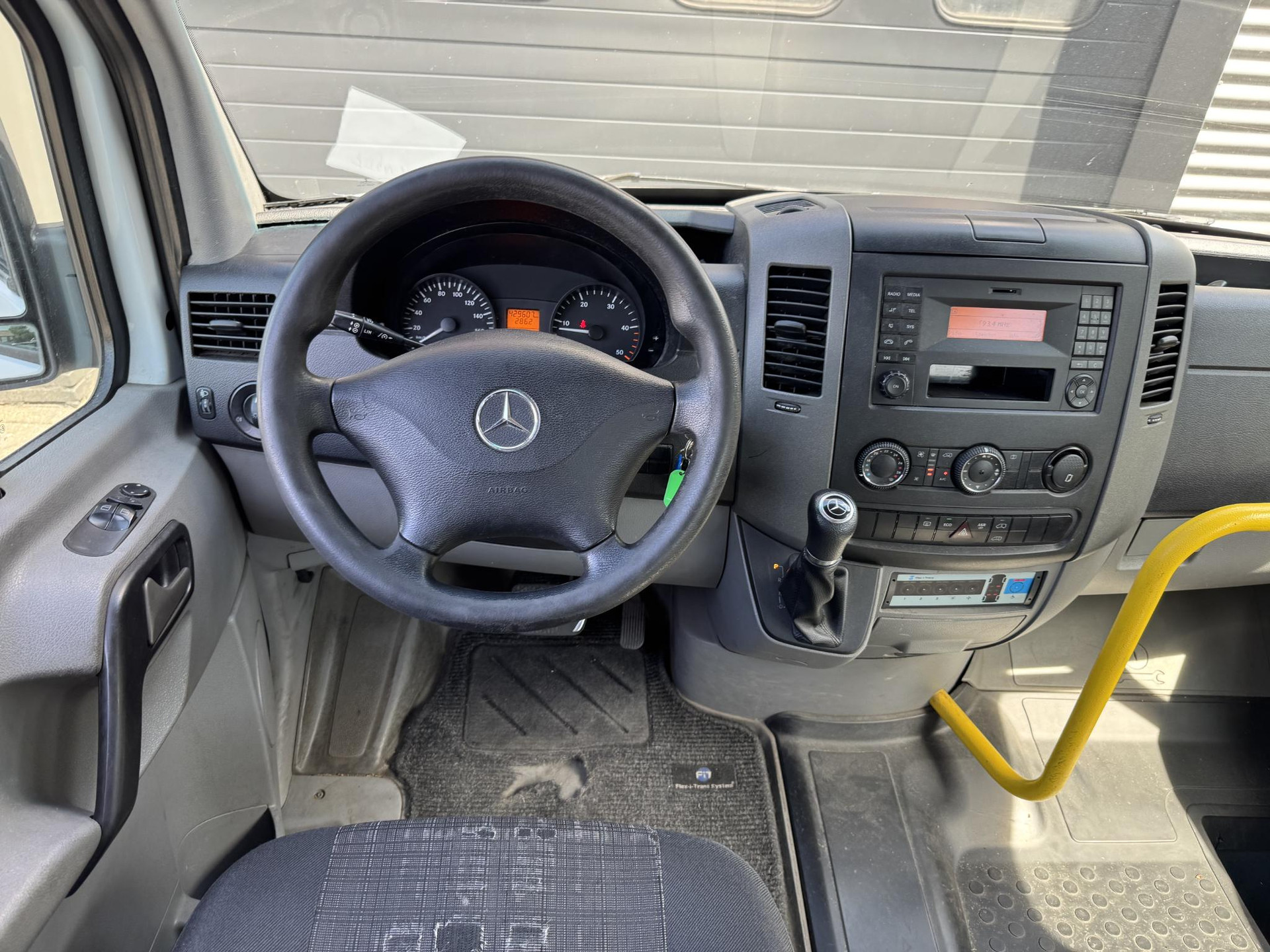 46252162-11.jpg