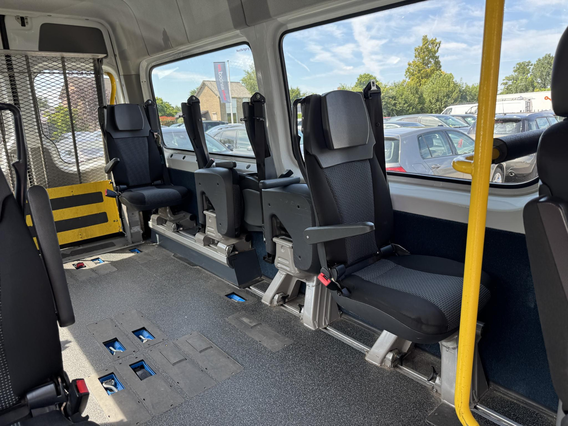 46252162-13.jpg