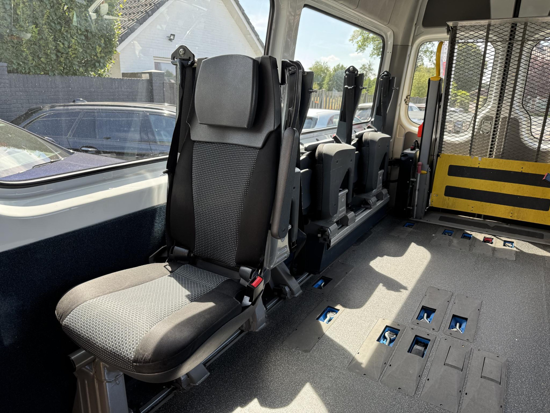 46252162-14.jpg