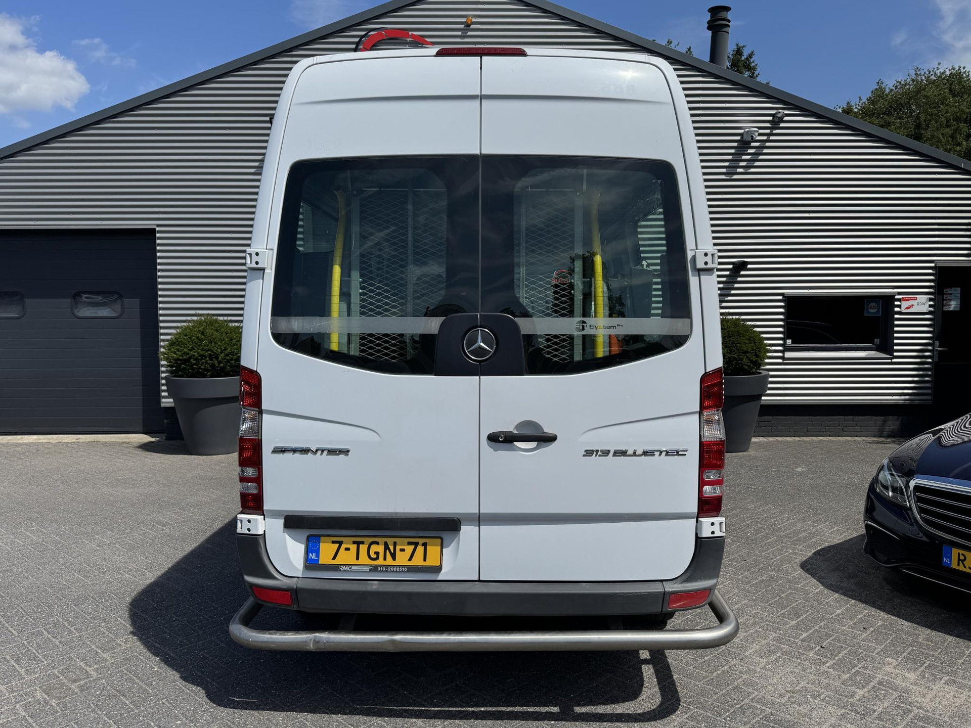 46252162-15.jpg