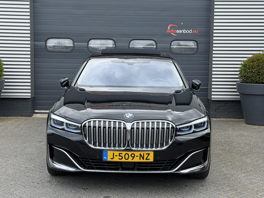53394773-4.jpg