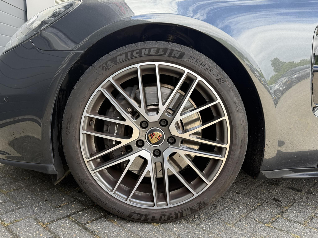 53394914-8.jpg