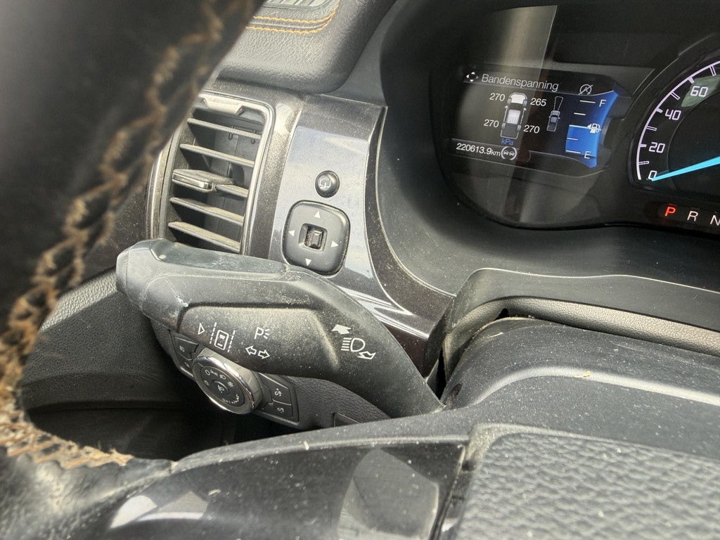 54745837-16.jpg